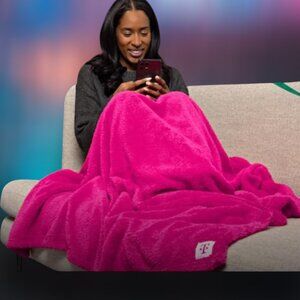 NEW!!! T-MOBILE PINK / MAGENTA BLANKET